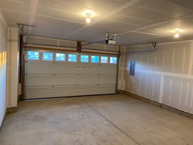 Building Photo - 253 Red Leaf Ln