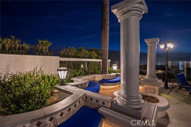 Building Photo - 7 Vista Luci