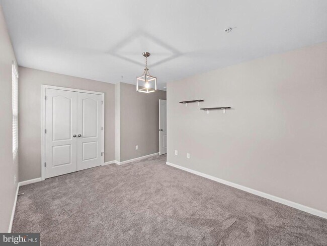 Building Photo - 7425 Willow View Ln