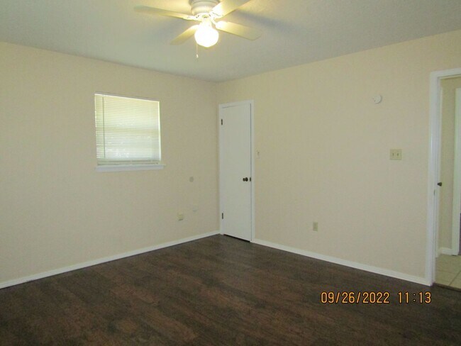 Building Photo - Crosby Park Area!