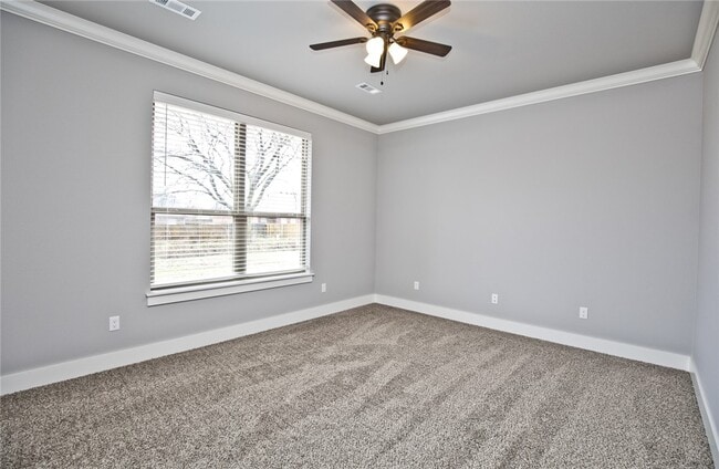 Building Photo - 308 Alder St