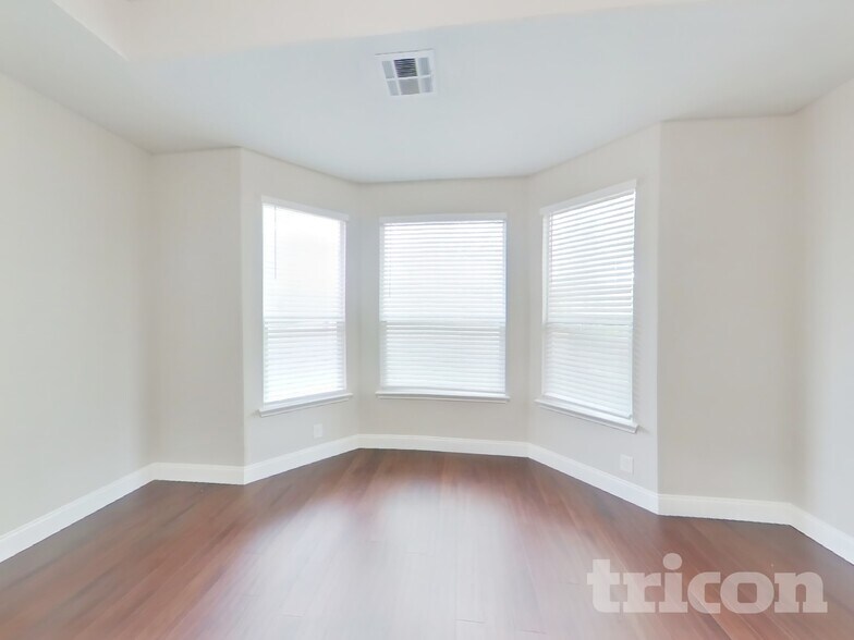 Building Photo - 213 Ridge Bluff