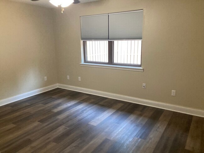 Building Photo - 109 Indian Hills St