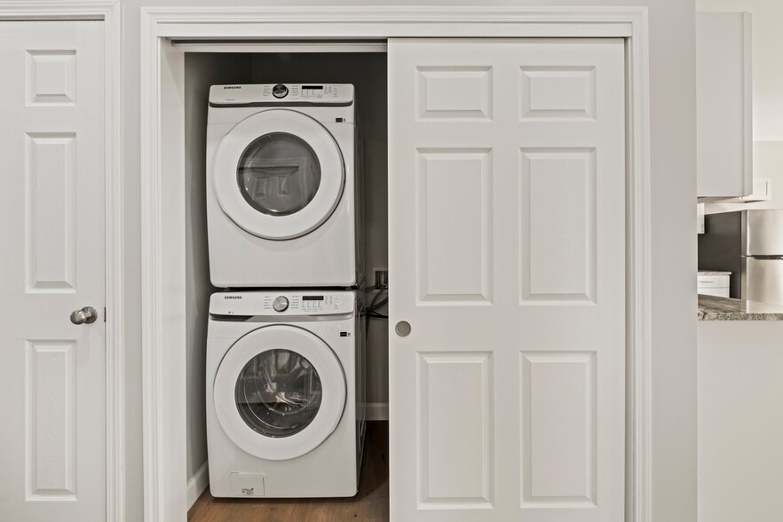 Building Photo - 812 2nd Ave N