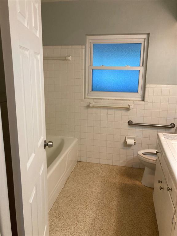 Building Photo - 1001 Brookside Dr
