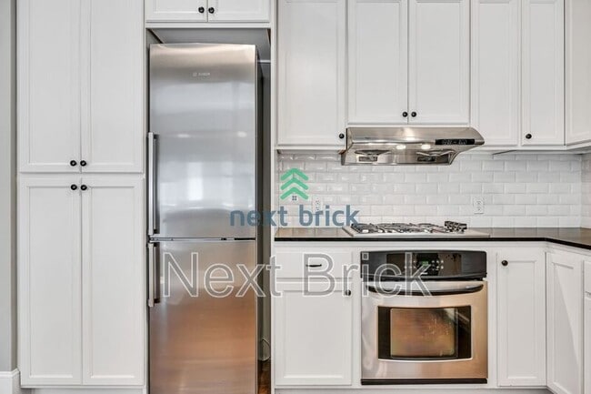 Building Photo - 317 Lakeside Ave S