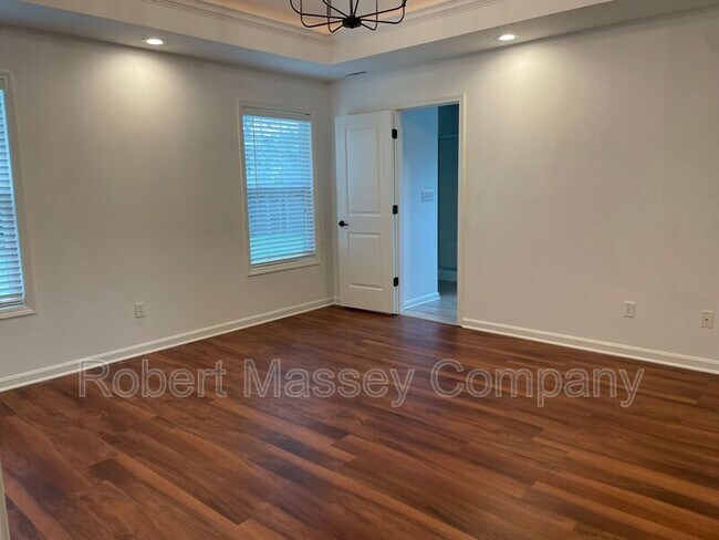 Building Photo - 8505 Saurel Dr