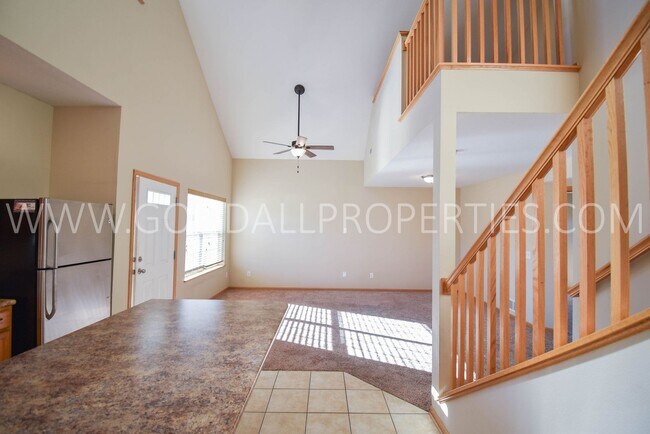 Building Photo - 1.5 Story 3-Bedroom Townhome with First-Fl...
