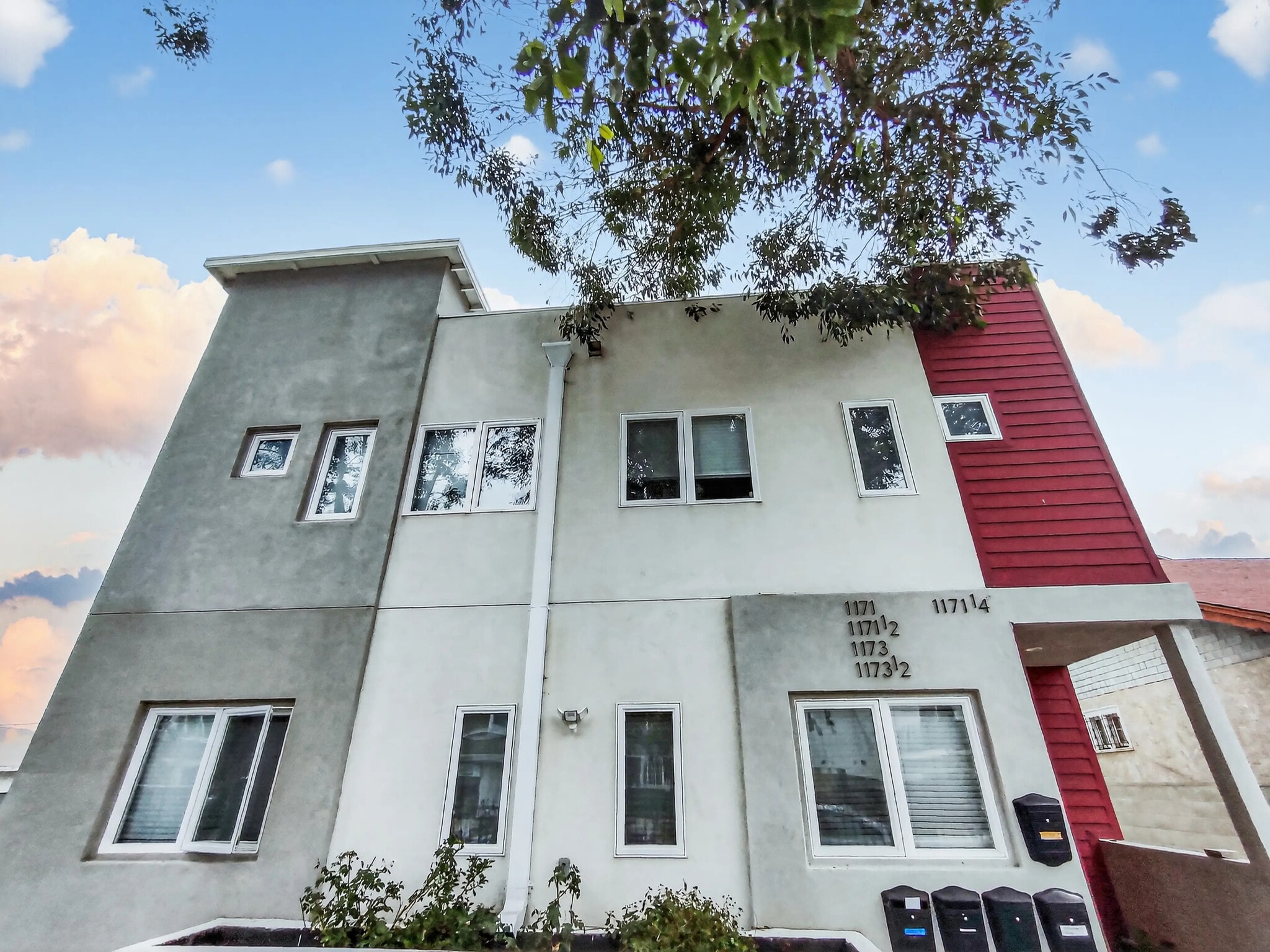 Building Photo - 1171 W 37th Pl