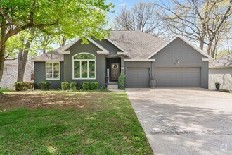 Building Photo - Executive rental in SW Springfield
