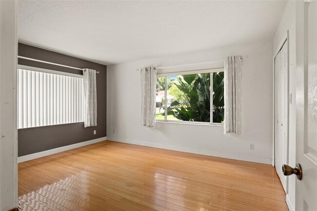 Building Photo - 2725 N Myrtle Ave