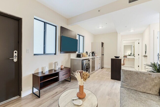 Building Photo - 3031 NE 4th Ave