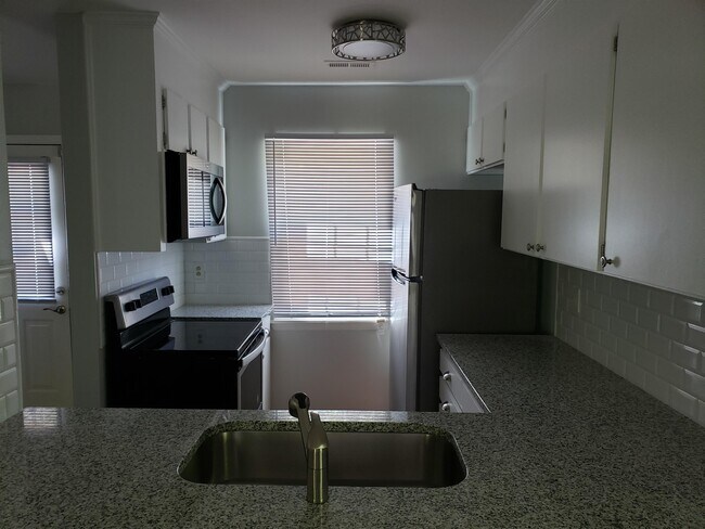 Building Photo - 3908 Briarhill Dr