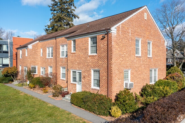 Building Photo - White Plains Manor
