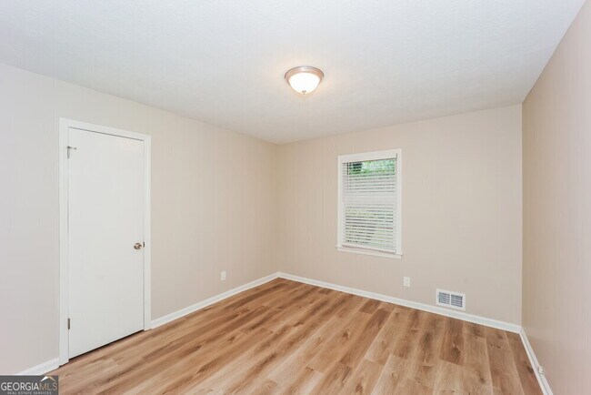 Building Photo - 5037 Central Church Rd