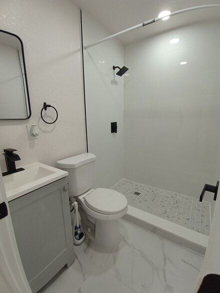 Building Photo - 15459 Hayes Ln