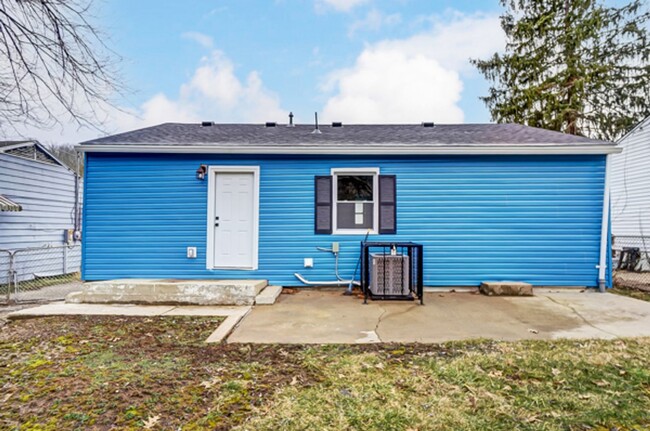 Building Photo - Three Bedroom Home in North Side!!