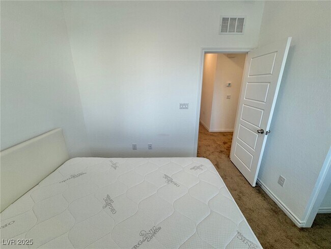 Building Photo - 20 Barbara Ln