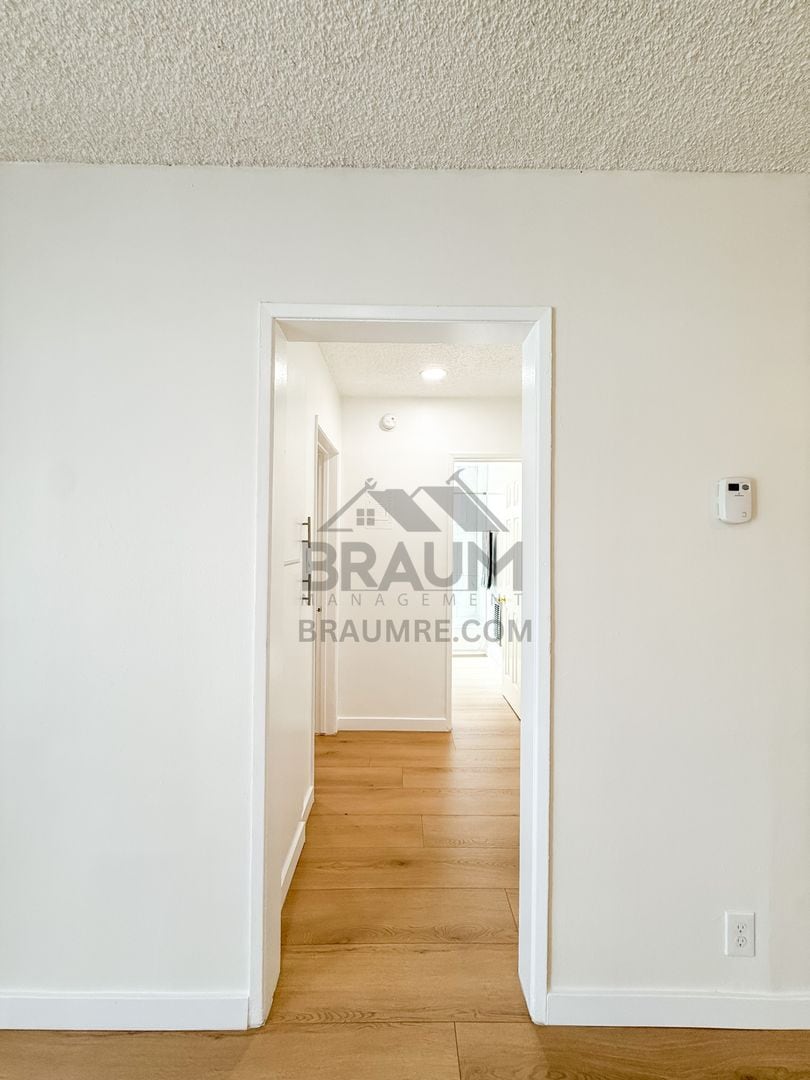 Building Photo - 5433 Sepulveda Blvd