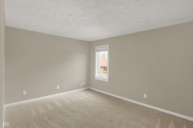 Building Photo - 3037 Golfview Dr