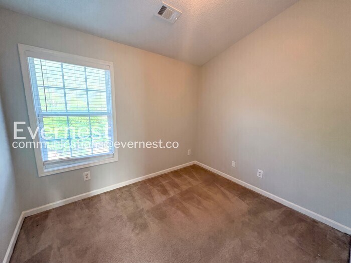 Building Photo - 8643 Thomas Ln