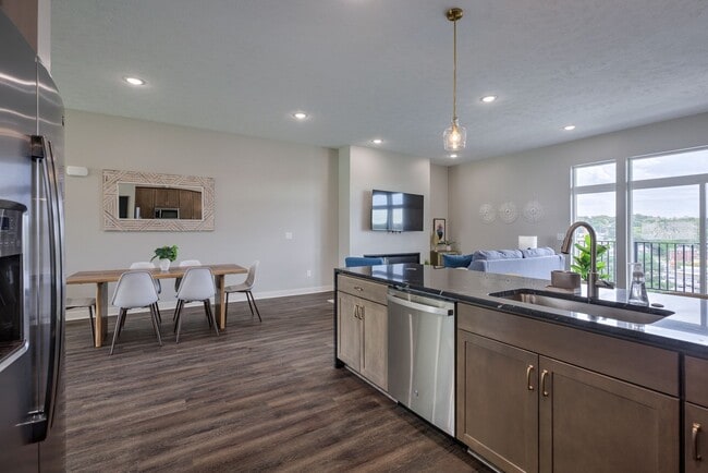 Building Photo - Modern 3BR Retreat | Penthouse + Skyline V...