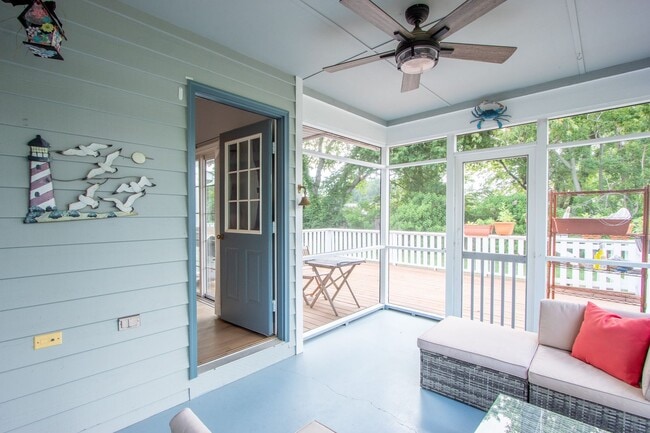 Building Photo - For Rent – Beautifully Updated Townhome in Gull Point a Waterfront Community