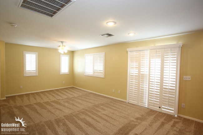 Building Photo - Gorgeous 4Bdm 2.5Ba Two Story Home in Desi...