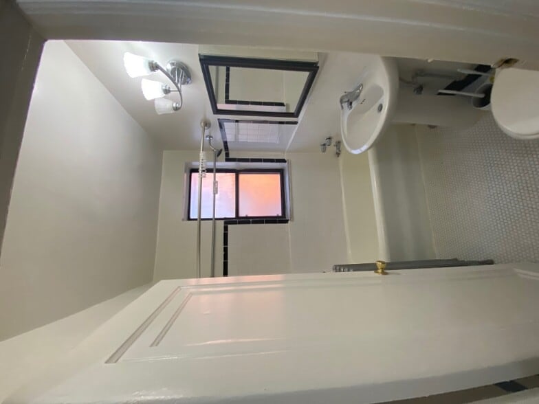 Building Photo - 1263 W Pratt