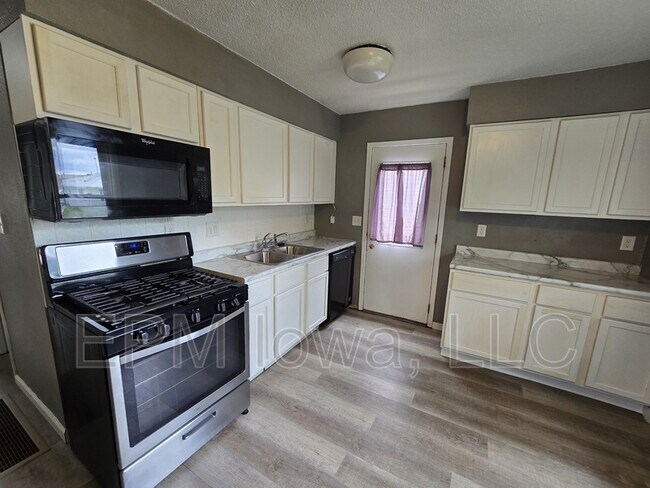 Building Photo - 1242 Edgewood Dr