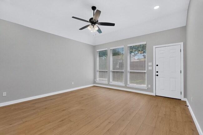 Building Photo - 3312 Glen Crest Ln