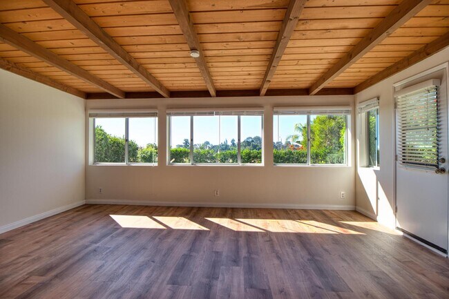 Building Photo - 250 Gloxina St
