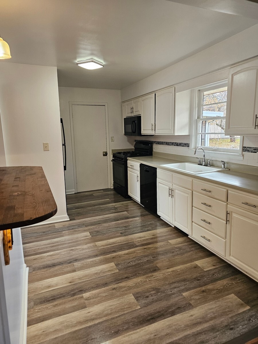 Building Photo - 2025 E 47th St