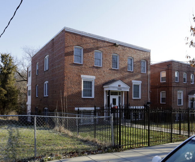 Building Photo - 3052-3056 30th St SE