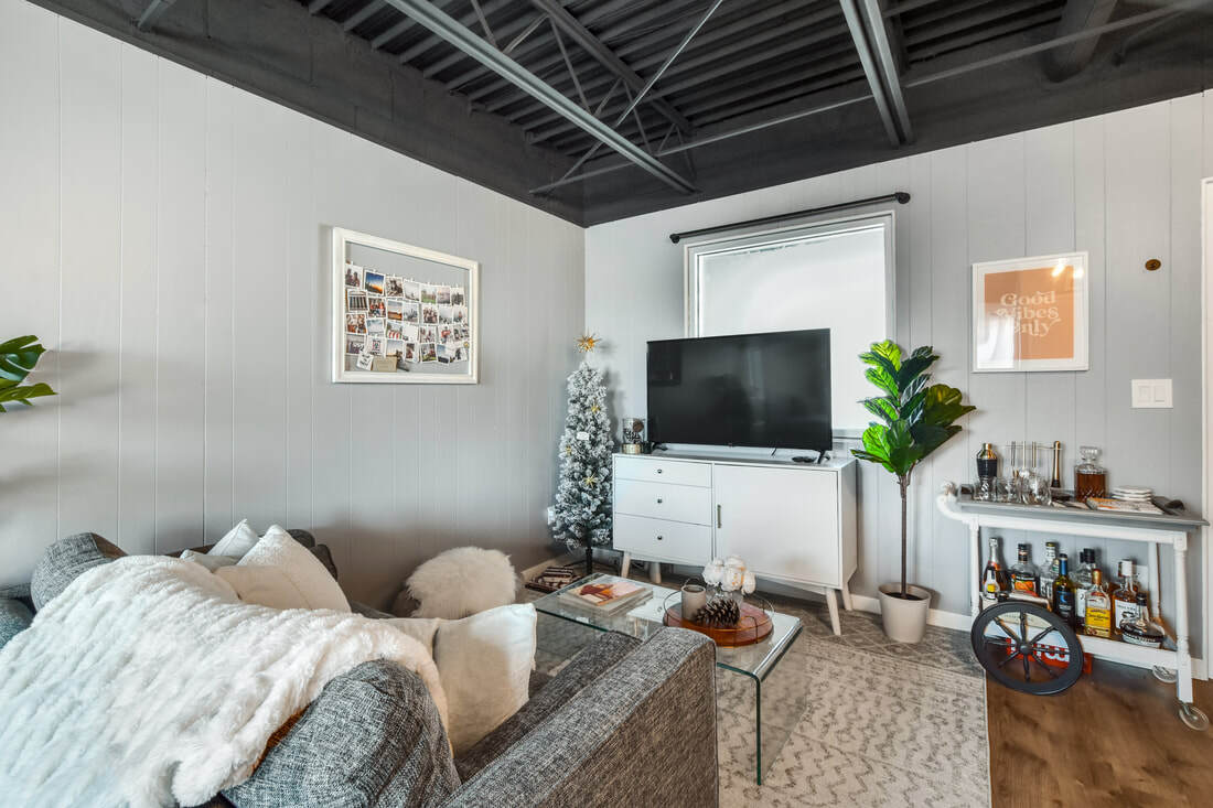 Building Photo - 2437 Atwood Ave