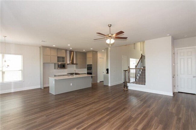 Building Photo - 3300 Scenic Valley Dr