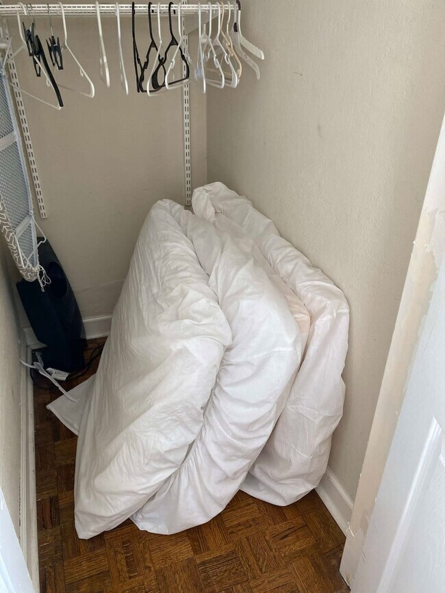 Building Photo - 300 W Peachtree St NW