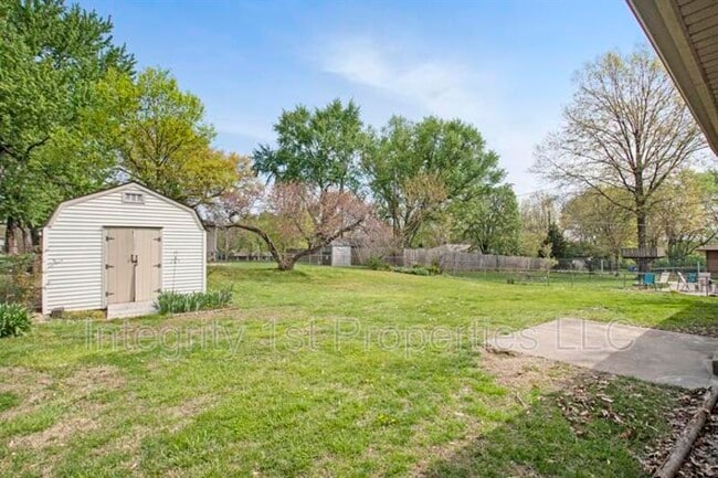 Building Photo - 9512 W 56th Terrace