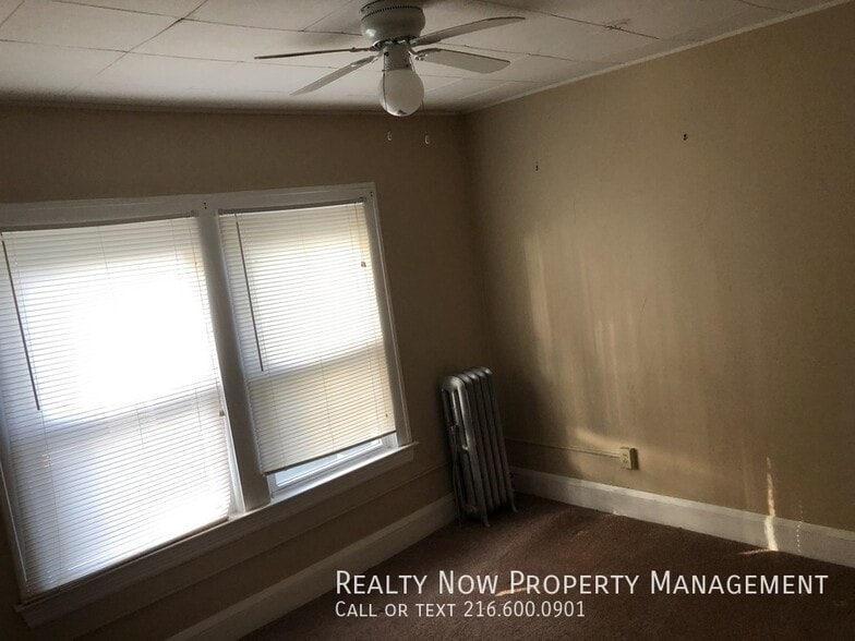 Building Photo - 1499 Maple Rd