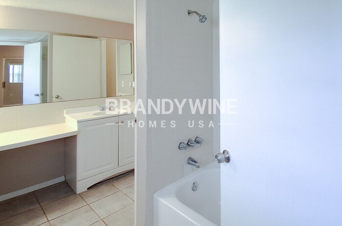 Building Photo - 9923 Woodridge Ct