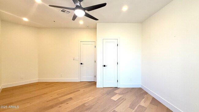 Building Photo - 8133 E Cortez Dr