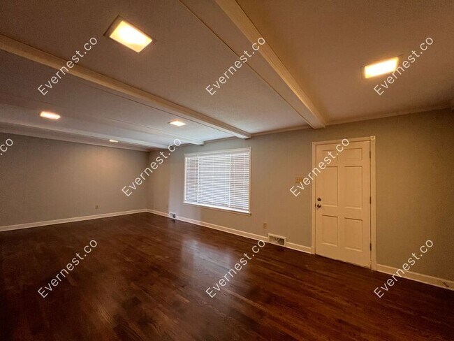 Building Photo - 3960 James Rd