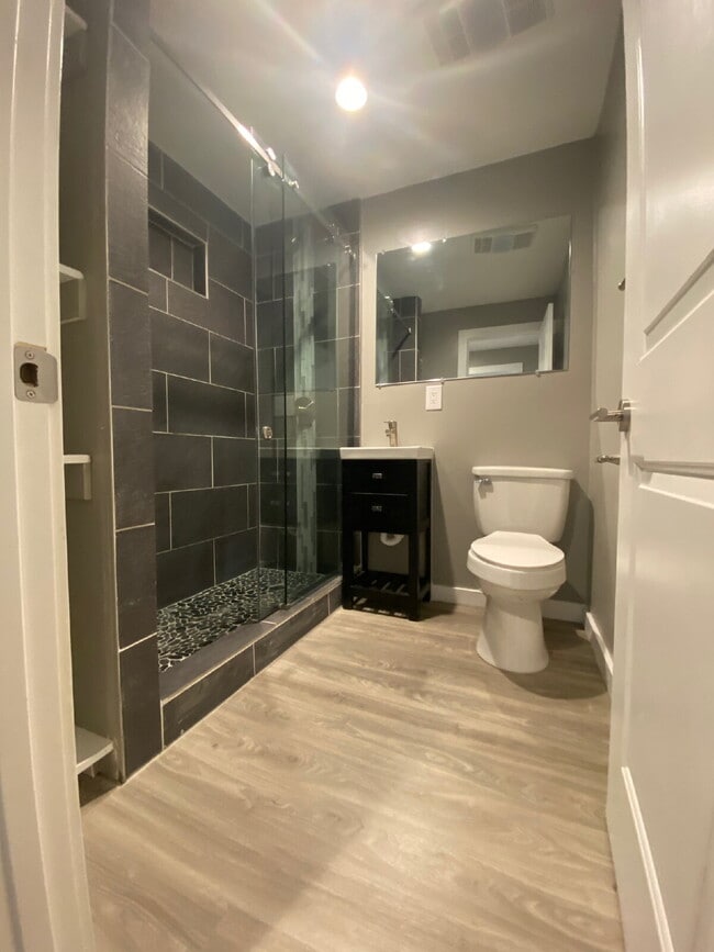 Building Photo - 7132 47th Ave SW