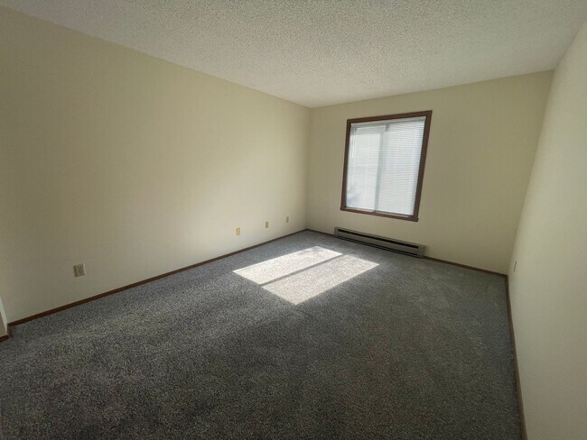 Building Photo - Very spacious 2 bed, 2 bath 4-plex unit lo...