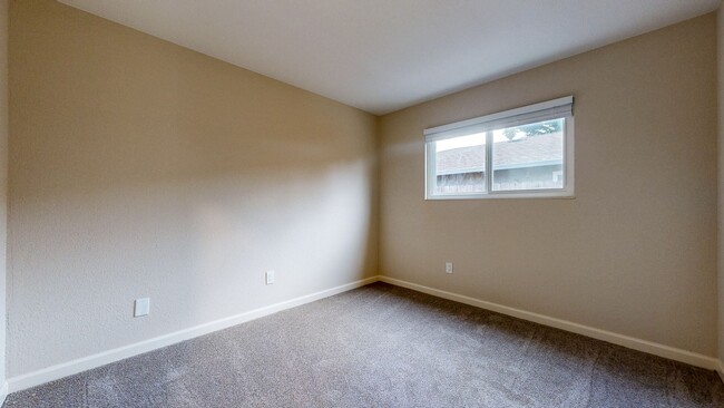 Building Photo - Meticulously Maintained Four Bedroom Singl...