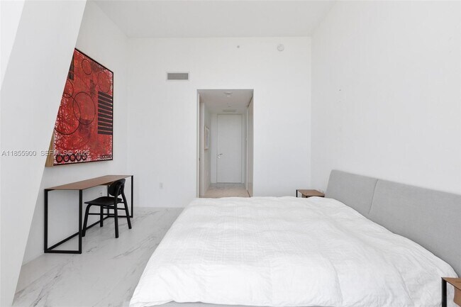 Building Photo - 1000 Biscayne Blvd