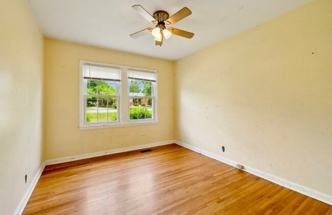 Building Photo - Very large 4 bedroom ranch in Donelson, TN...