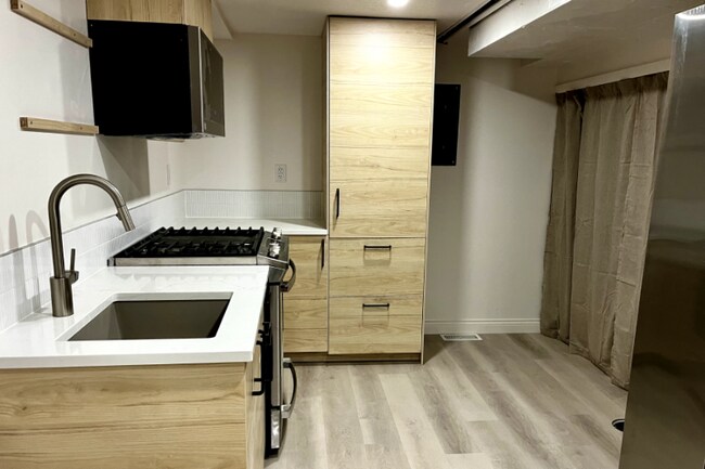 Building Photo - 1075 S 1200 E