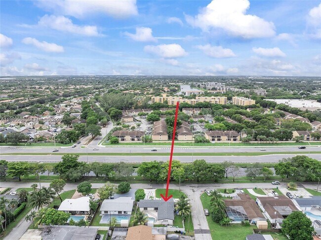 Building Photo - 2261 Utopia Dr