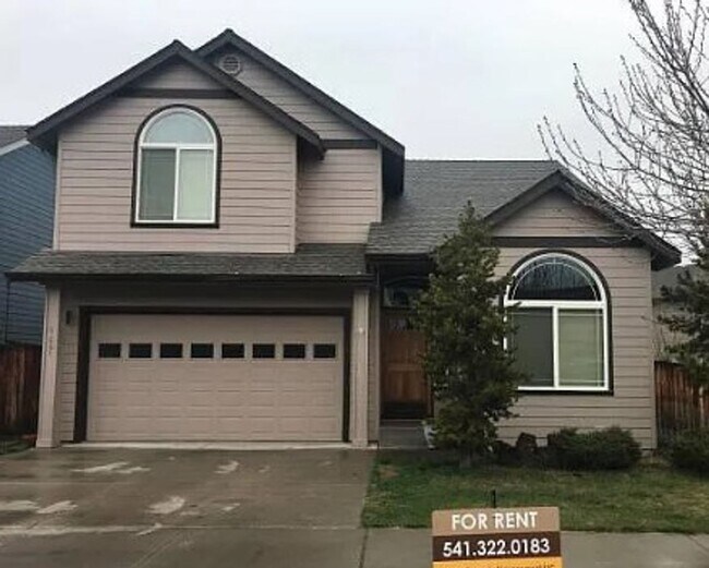 Primary Photo - Inviting 4 Bedroom Home with Spacious Layo...